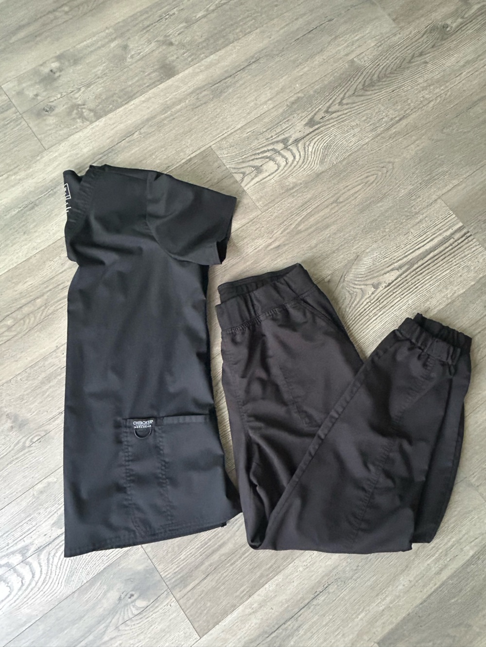 Cherokee women’s  Black  Scrub Top Set size large